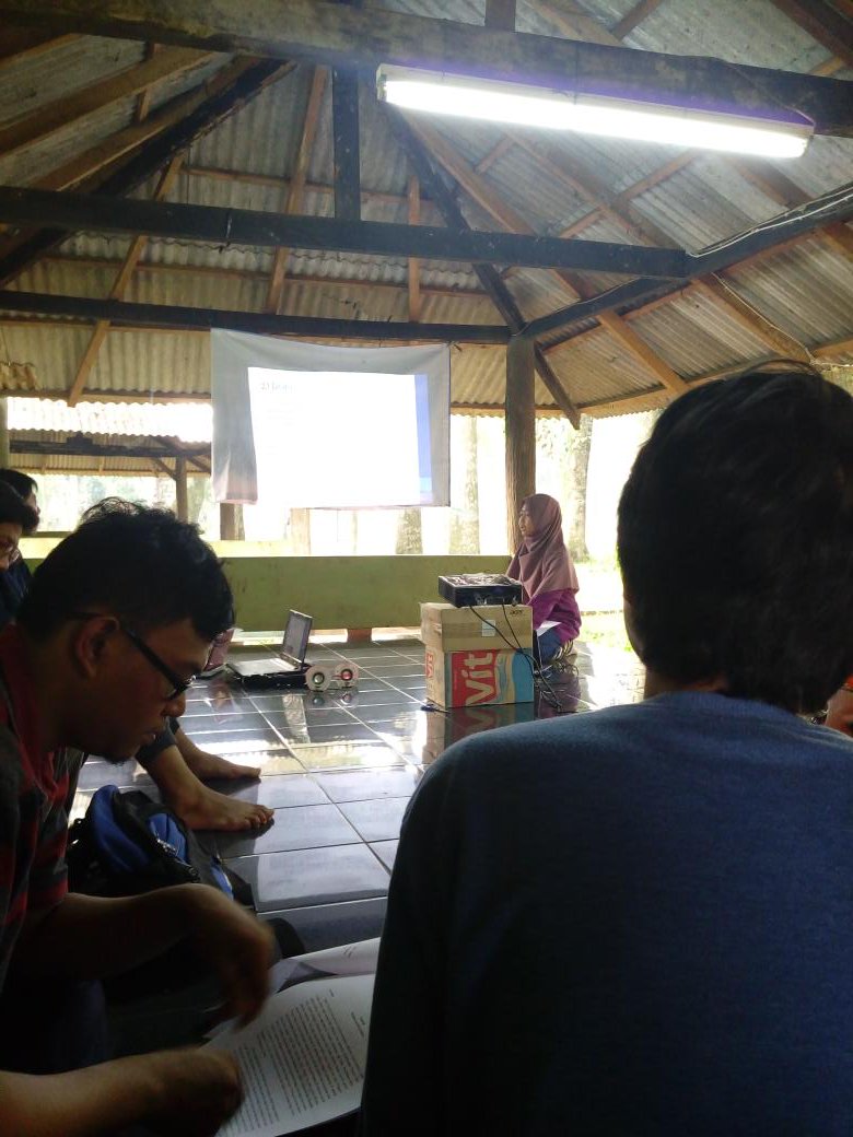 DNA_uin's tweet photo. (12/6) T.W Situ Gintung,- Genom Gathering 2016 [now] Presentasi proposal anggota Genom 5 didepan alumni dan pengurus https://t.co/inN038O7Pm