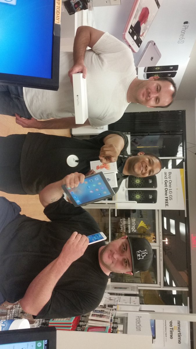 JasonStyles22's tweet photo. Goodbye T-Mobile and Metro!! Lets Budle Up and Save @TyMehra @mjacinto82 @sprinteveryday @KCompton_TEP Sauce 😏 https://t.co/XGmQBWK4cT