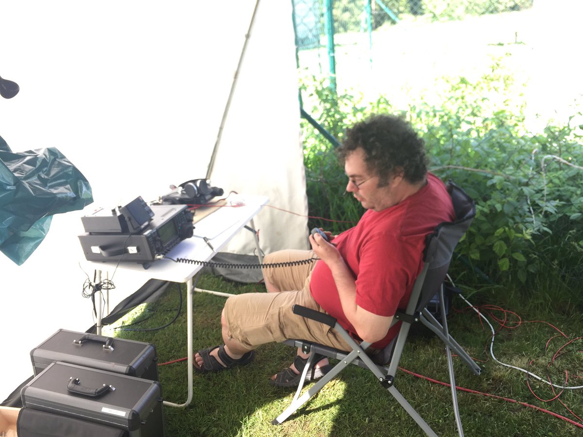 DO1TAM's tweet photo. #DL1STL in work on #hamradio #fieldday2016 by #x09 with @IcomAmericaInc #ic7400 https://t.co/56wdw4iNOO
