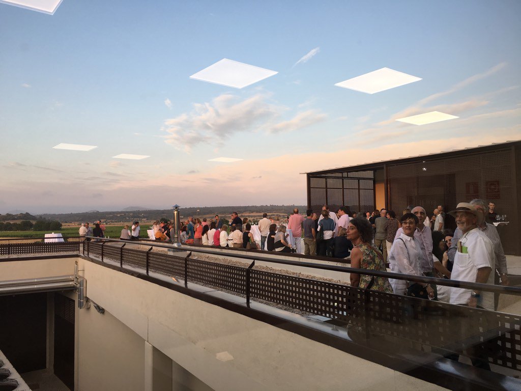 AboutMallorca's tweet photo. Ayer, en la inauguración de las nuevas #bodegas de Miquel OLIVER #vinsambhistories #petra #mallorca #winery https://t.co/i7jCBobkP6