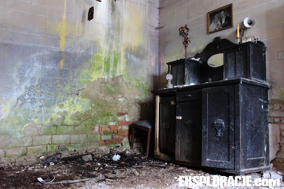 Kolejne klimatyczne miejsce z bardzo ciekawą historią. #oldhouse #abandoned #urbex