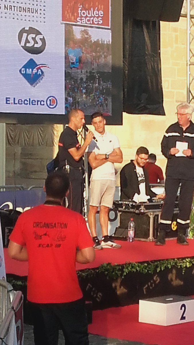 fouleedessacres's tweet photo. Sur la route de #Rio2016 , @vincentluistri a fait un détour par la #FouleeDesSacres pour donner le départ 🔔
MERCI 👍 https://t.co/8KLlsgTrbS