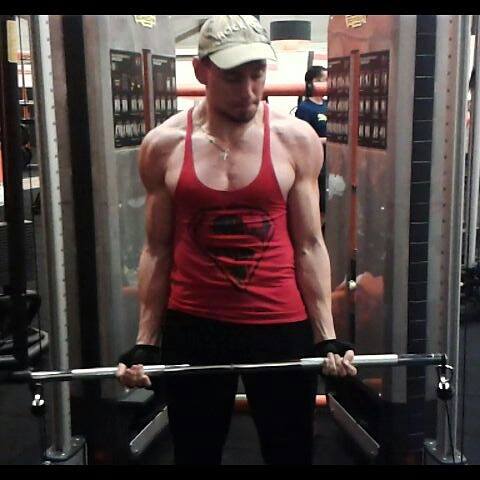 FitEdgeOfficial's tweet photo. Training biceps @BasicFitNL #basicfit #biceps #Bicepcurls #power #mrolympia #mruniverse #strongman #bodybuilding https://t.co/BodkSALT8B
