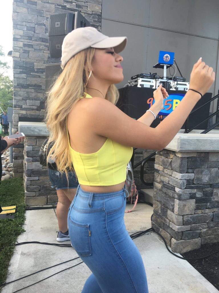 FifthHarmony_PT's tweet photo. Dinah no backstage do #pstsummerbash https://t.co/M3COcfRMeA