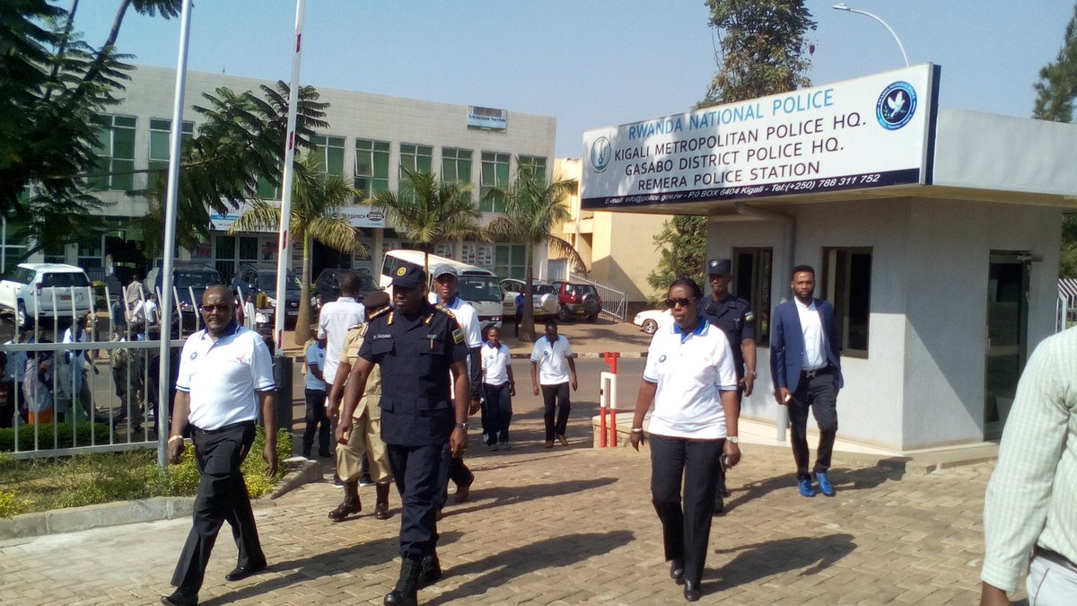 Rukiri2Cell's tweet photo. Muri iki gitondo mu kagali ka #Rukiri II habereye umuhango wogutangiza #policeweek2016 kurwego rwa @CityofKigali https://t.co/onI5e0acL9