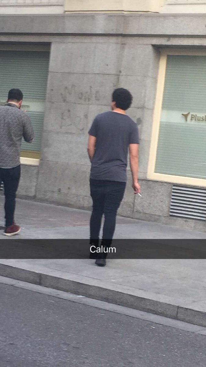 94hesloves's tweet photo. HE CONOCIDO A CAL JODER Y LE HE TOCADO Y LE HE DICHO "I LOVE YOU" Y ME HA SONREÍDO ME MUERO https://t.co/mDxqavsDXR