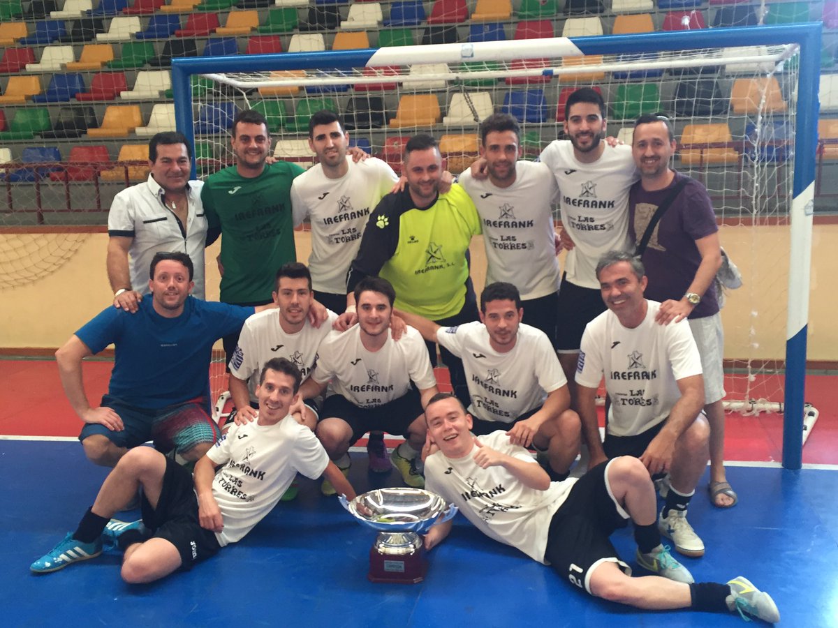 _SoloQuedaVOX's tweet photo. Termina el partido 1 a 4. ¡F.S. Irefrank Campeón de Copa d'Elx 2016! https://t.co/jFXQCinzTR