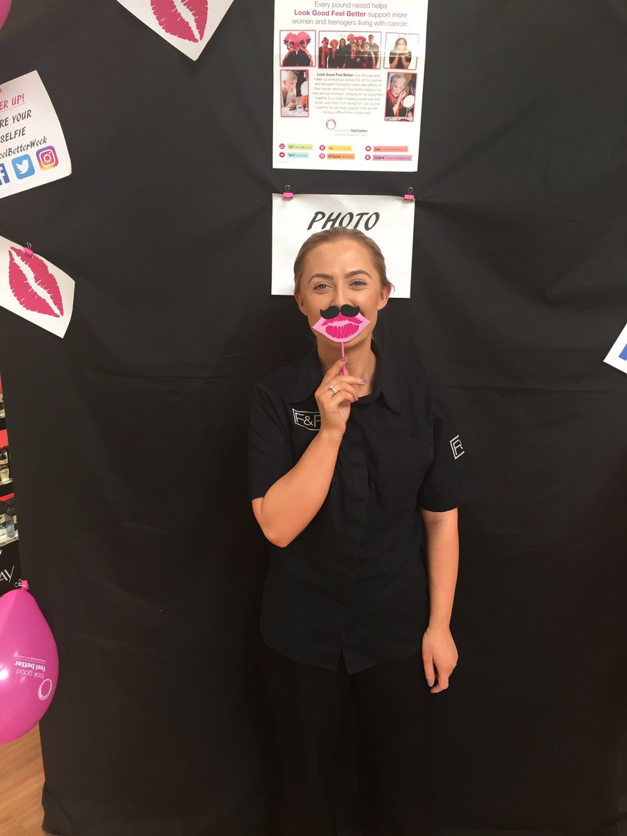 CharrCox's tweet photo. @lgfbuk our photo booth was a success 👌🏻 @CornsJacqui @lisarowe28 @BeautyWrldSkool https://t.co/t0IYS7kBn3