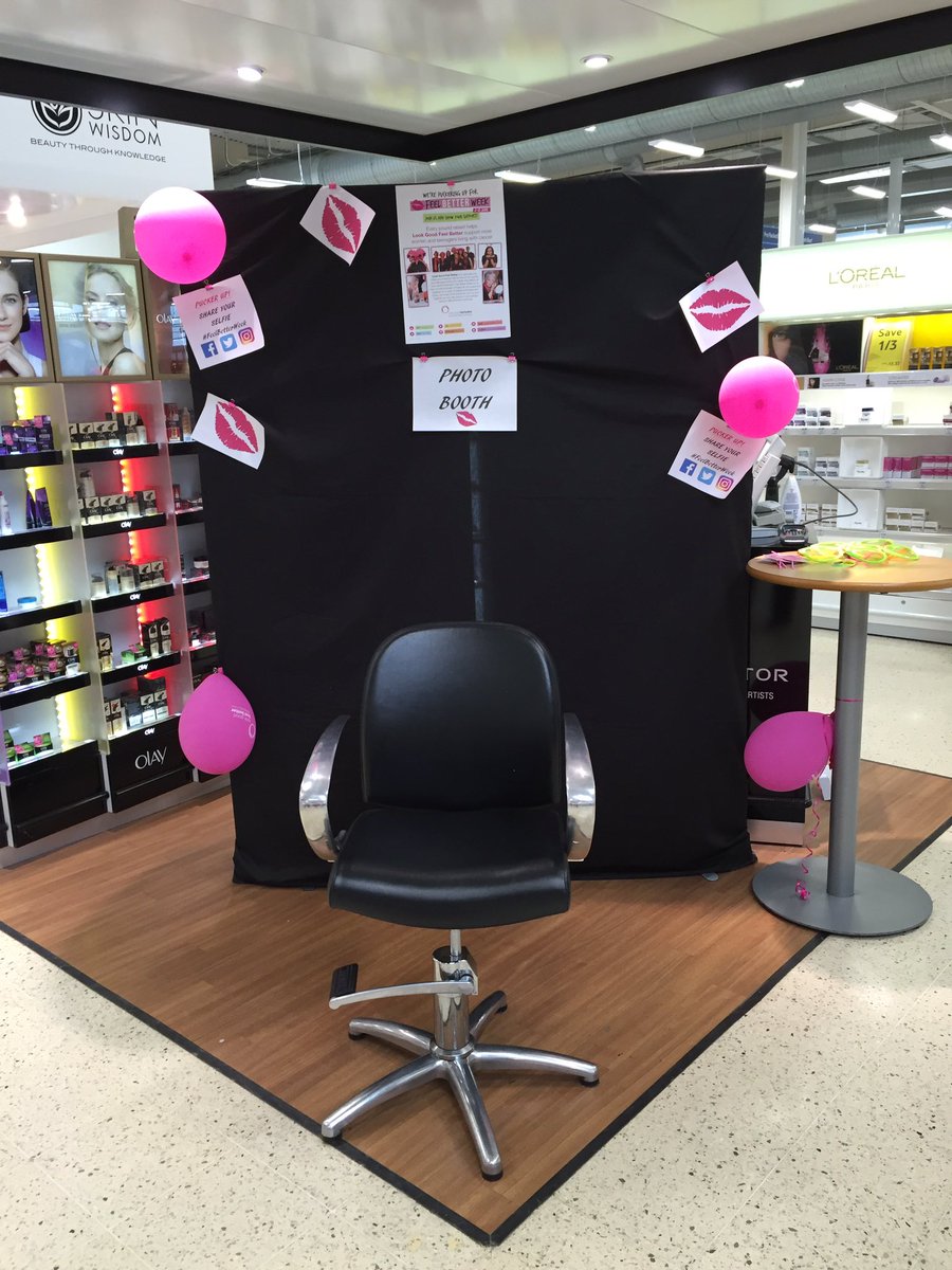 CharrCox's tweet photo. Preparing for our sponsored head shave and leg wax😁 @lgfbuk @CornsJacqui @lisarowe28 @BeautyWrldSkool https://t.co/LSMJzTgI70