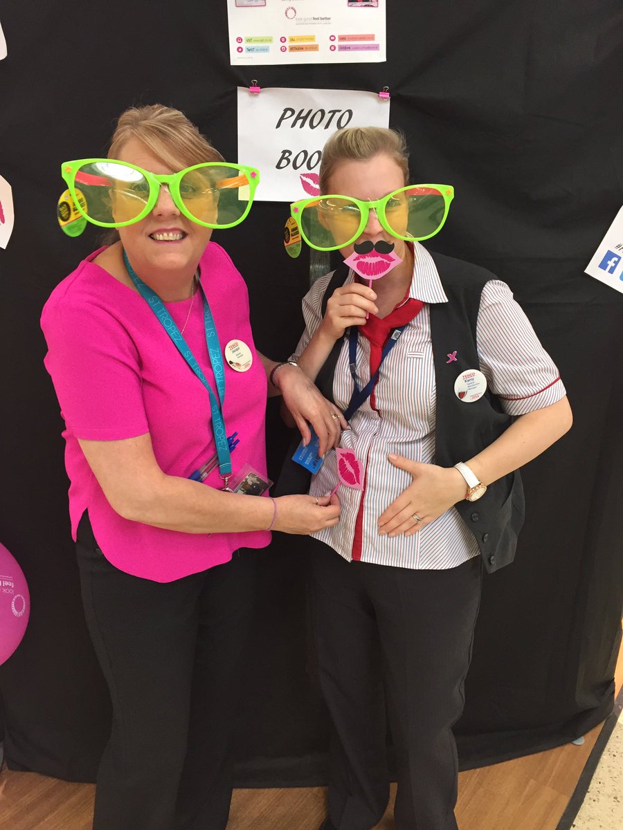 CharrCox's tweet photo. @lgfbuk @CornsJacqui @lisarowe28 @BeautyWrldSkool #feelbetterweek https://t.co/YxOqdUJv9j