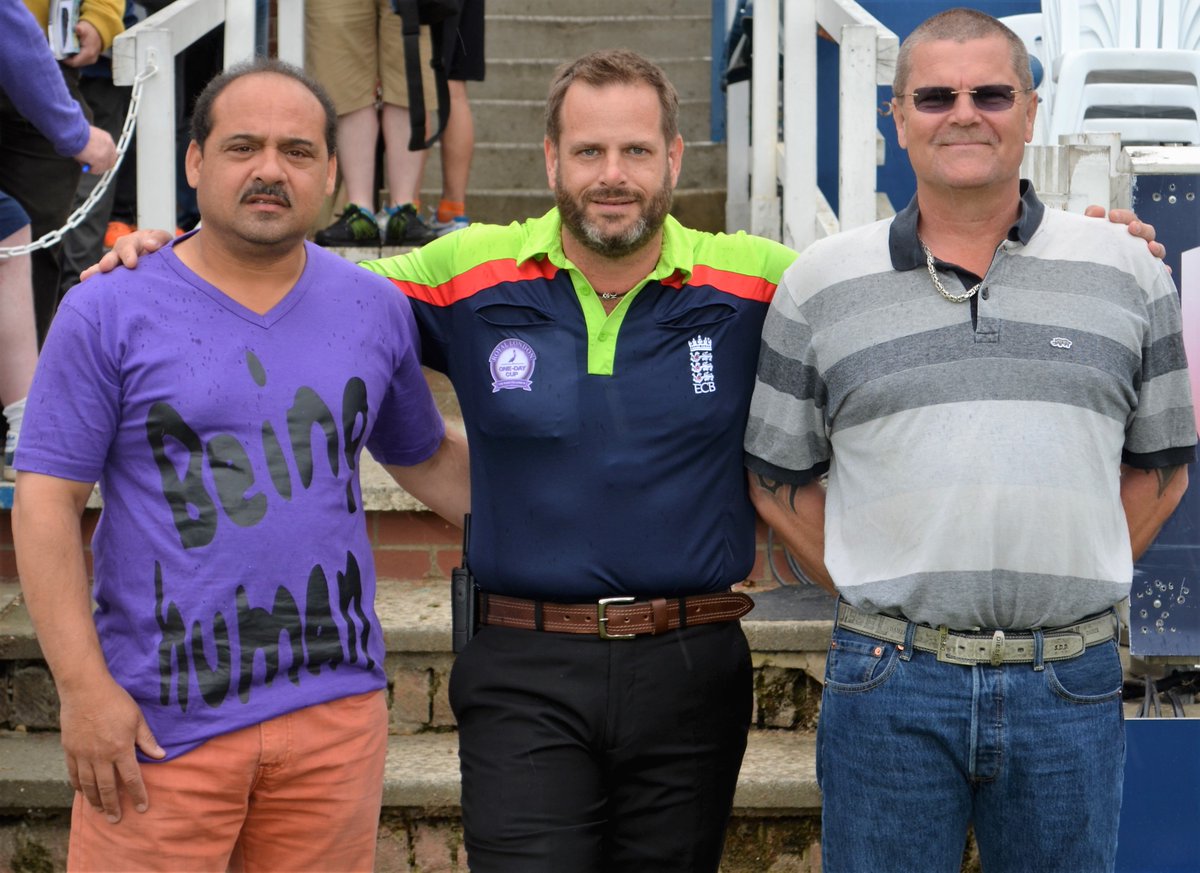 MattsPhoto_'s tweet photo. @EssexCCB @dcfcricket @EssexCricket Kent Pedersen &amp; Aftab Ahmed meet RL50 umpires P Baldwin &amp; J Evans. @ECB_cricket https://t.co/kk0UYG5xfe