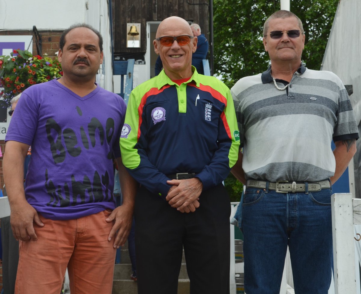 MattsPhoto_'s tweet photo. @EssexCCB @dcfcricket @EssexCricket Kent Pedersen &amp; Aftab Ahmed meet RL50 umpires P Baldwin &amp; J Evans. @ECB_cricket https://t.co/kk0UYG5xfe