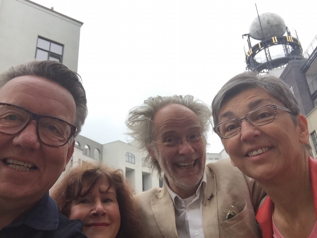 ToineGresel's tweet photo. Rondleiding Maankwartier door genius loco Michel Huisman, Deborah en Fransje. Citadel van Heerlen. ADEMBENEMEND MOOI https://t.co/E5tIqjGf5Z