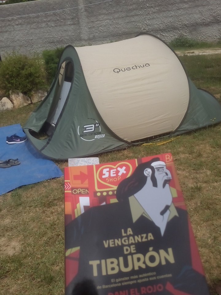 PatricioMorote's tweet photo. Finde de relax,camping y un buen libro que no e podido parar hasta acabarmelo! @millonariorojo https://t.co/FEhk4fRWWM