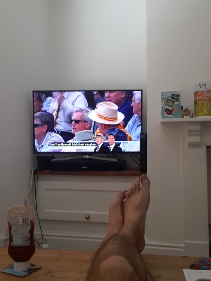 Ebo_tweet's tweet photo. @Jenni_Pinnuck I'm mostly rotting away in front of the sports all day 😊 #happyplace https://t.co/qqwlggJNuc