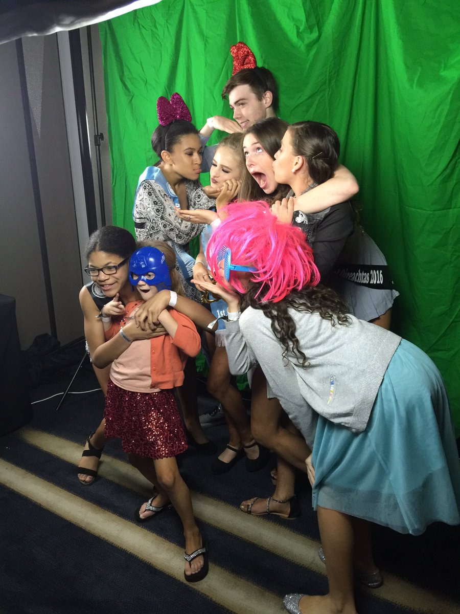 aidalivecomm's tweet photo. Party time #AIO2016 https://t.co/3VseEcOf6y