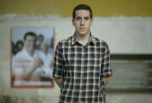 JavierMillanCz's tweet photo. Mi bautismo político en la mesa d @CiudadanosCs atacada en Vallecas:"Me llamaron puto nazi" https://t.co/Uaw7W7gb3N https://t.co/6o5mC3xVpU