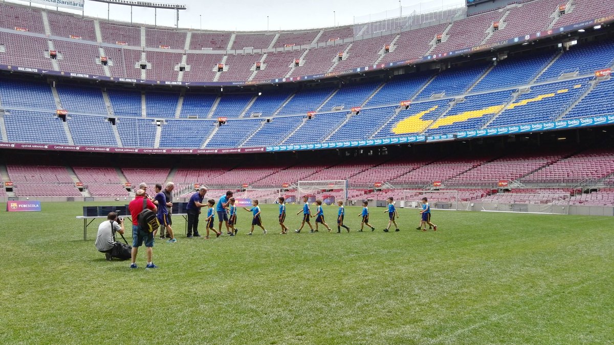 BarcaAcademy's tweet image. Parlaments i entrega de diplomes als més petits / Parlamentos y entrega de diplomas. #FCBEscolaBCN