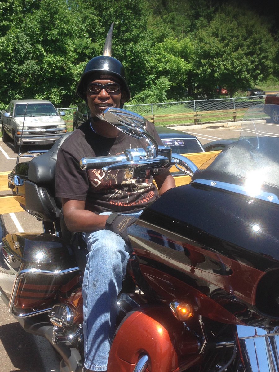 buckscountyhog's tweet photo. #BCHOG finds a #unicorn in the parking lot @Brians_HD #harleydavidson #ride #motorcycle 👌🏻😃👍🏻 https://t.co/zWWVkjIjn7