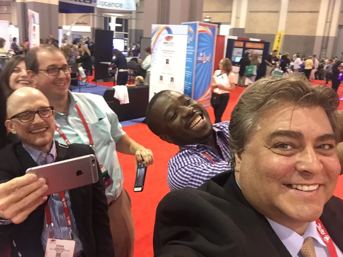 BarryHunt008's tweet photo. #APIC2016 APIC tweet up selfies https://t.co/YwYHCJBfk0