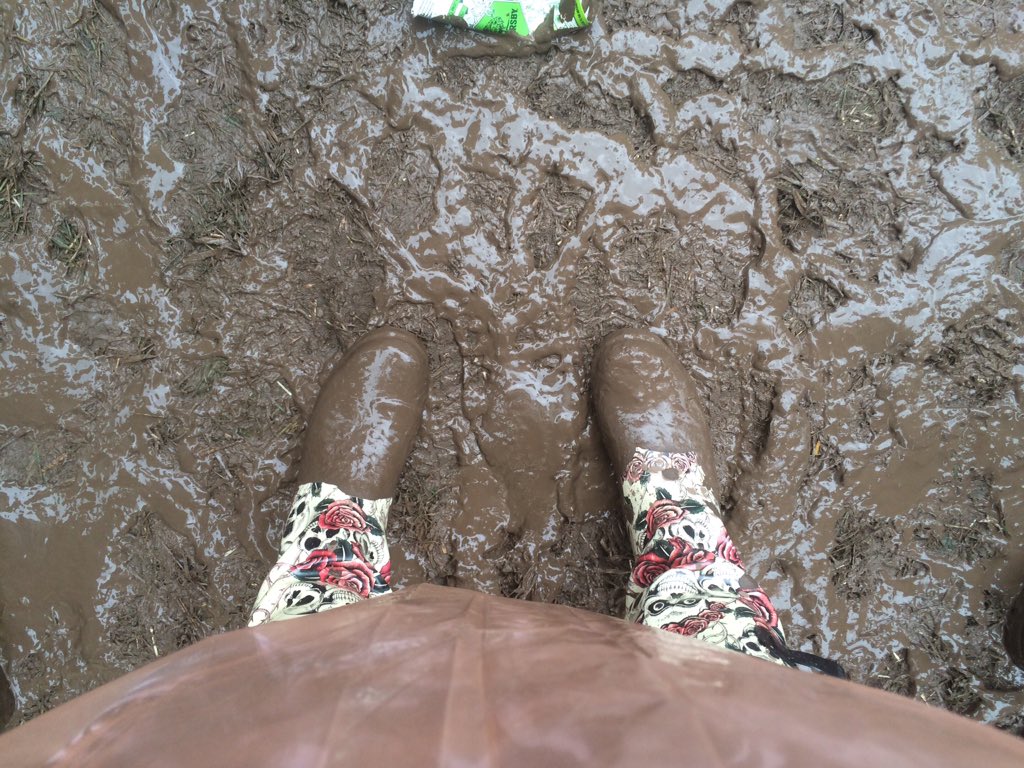 amiedanielstoo's tweet photo. Today, at Download Festival, it was muddy :/ #DL2016 https://t.co/7cLq62tCCD