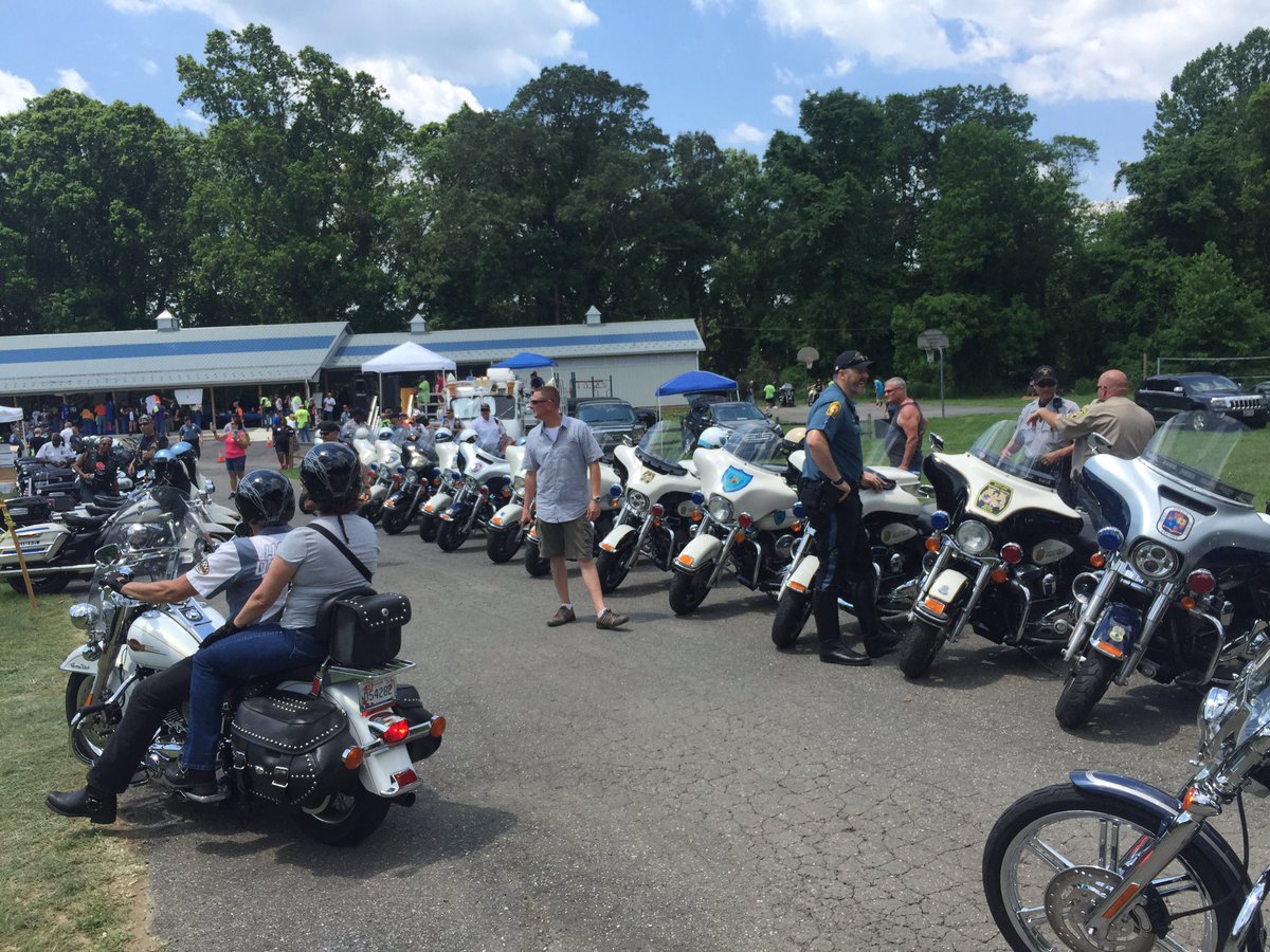 Michaeljonair's tweet photo. #CopsRide #OldGloryHD #iheartcountry https://t.co/VmHOHG6vdX