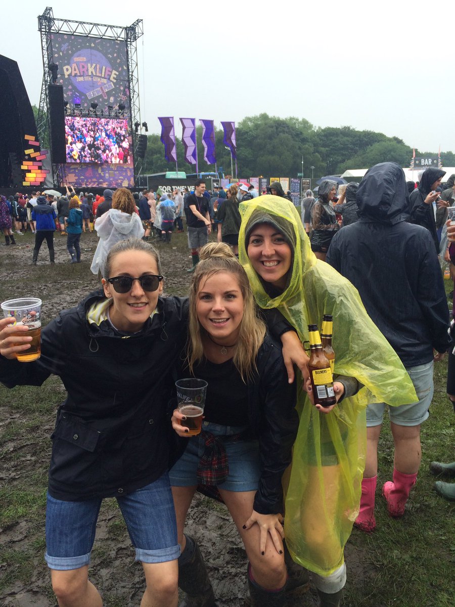 KeeleyTottie's tweet photo. Parklife#2016📸🎉😎😜🍻 https://t.co/llwHfI1927