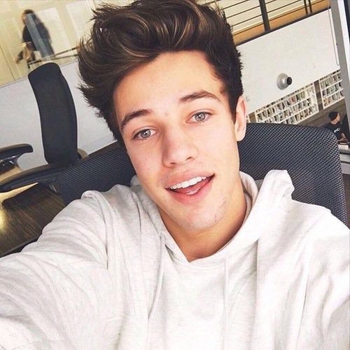 Dallas_Is_Daddy's tweet photo. All white errythang https://t.co/yftZXEPUxe