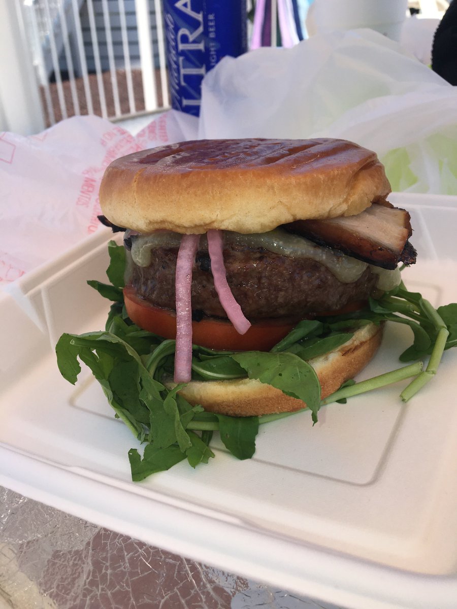 cravely's tweet photo. What's your favorite type of burger? This is a delicious truffle burger #foodie #cravely https://t.co/yY9nnSBgyh