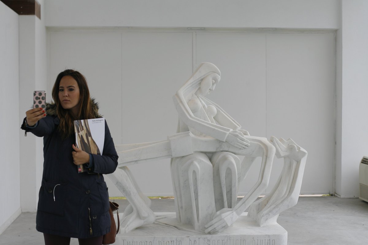 Y uno más. Lecciones de una influencer. <a href="/AAndecochea/">Adriana Andecochea</a> en la Fundación de <a href="/PabloAtchugarry/">Pablo Atchugarry</a> en Uruguay.