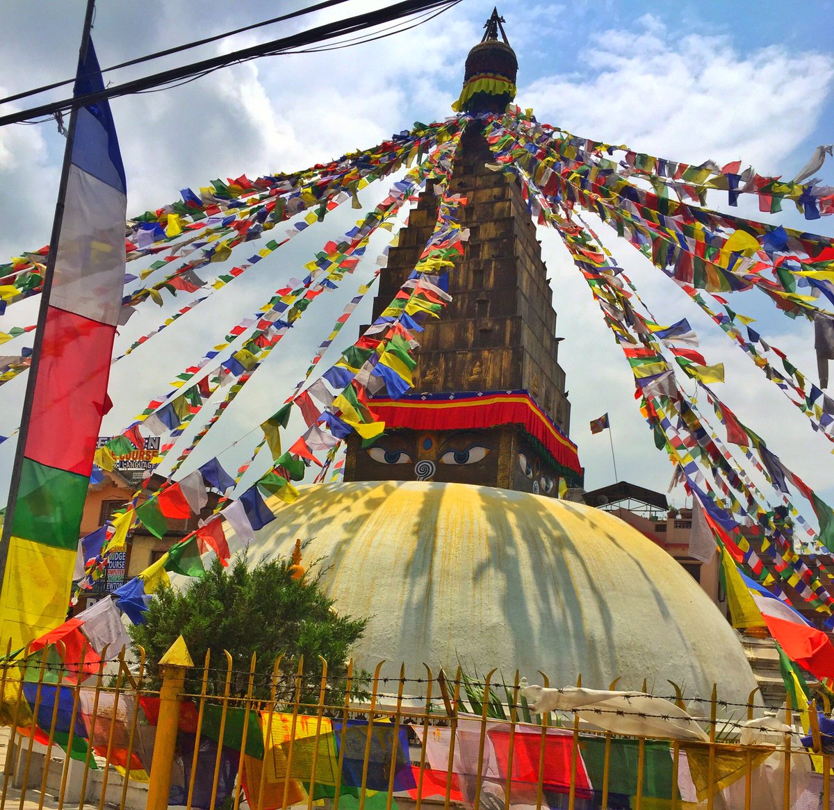 iamdsafe's tweet photo. #sky #prayflags #pogoda #buddhatemple #buddhaeyes #buddhaborninnepal #photography #iphone6plus #kathmandu #Nepal🇳🇵 https://t.co/a72TBzkS8E