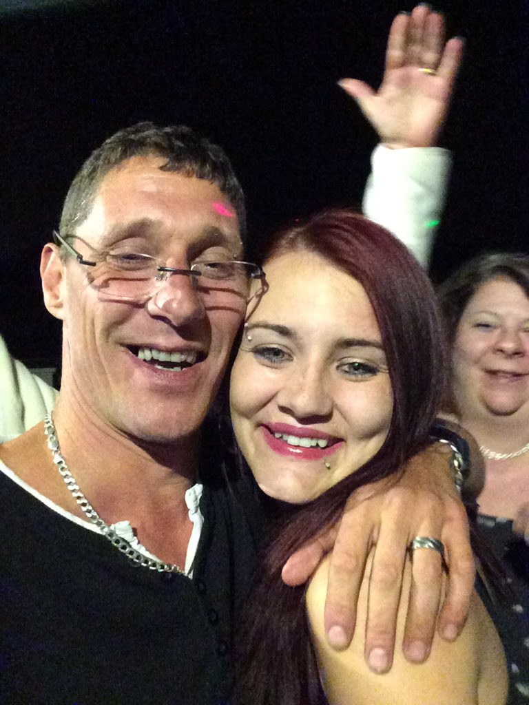 Lofth0use's tweet photo. @kellyhallett #GoodTimes and a great #BBQ with great friends. #MyHeadIsFuzzy #LoadsOfBeer https://t.co/B81xyJZrYq