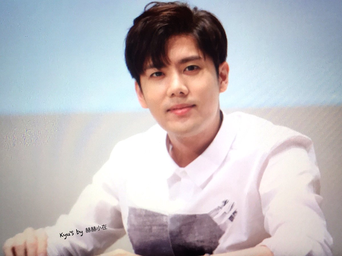 kyus4kj's tweet photo. [Kyu's]160612 목동청소년수련관 사인희 프리뷰 3—#김규종  #DoubleS301 https://t.co/mpJ3FfE09g