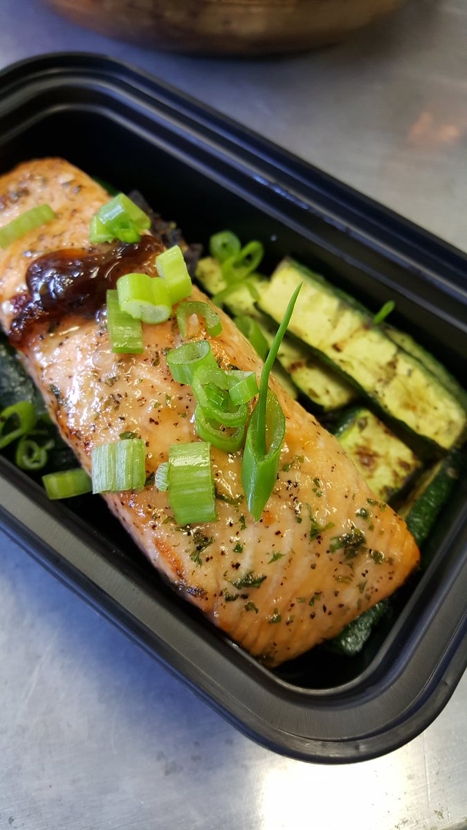 chefcovas's tweet photo. #Healthy individual #meals delivered right to your door! #brownsugar #maple #grilled #salmon over grilled #zucchini https://t.co/k42EQDhWH1