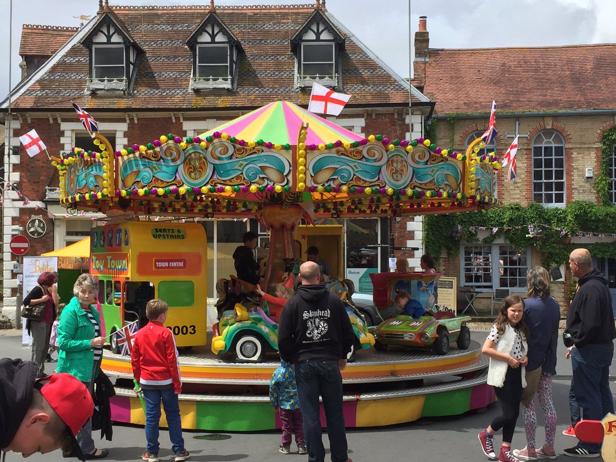 3_carousel's tweet photo. #Queens90thBirthday #celebrations #Wantage #ChildrensCarousel #Fun https://t.co/tFfhI15mt4