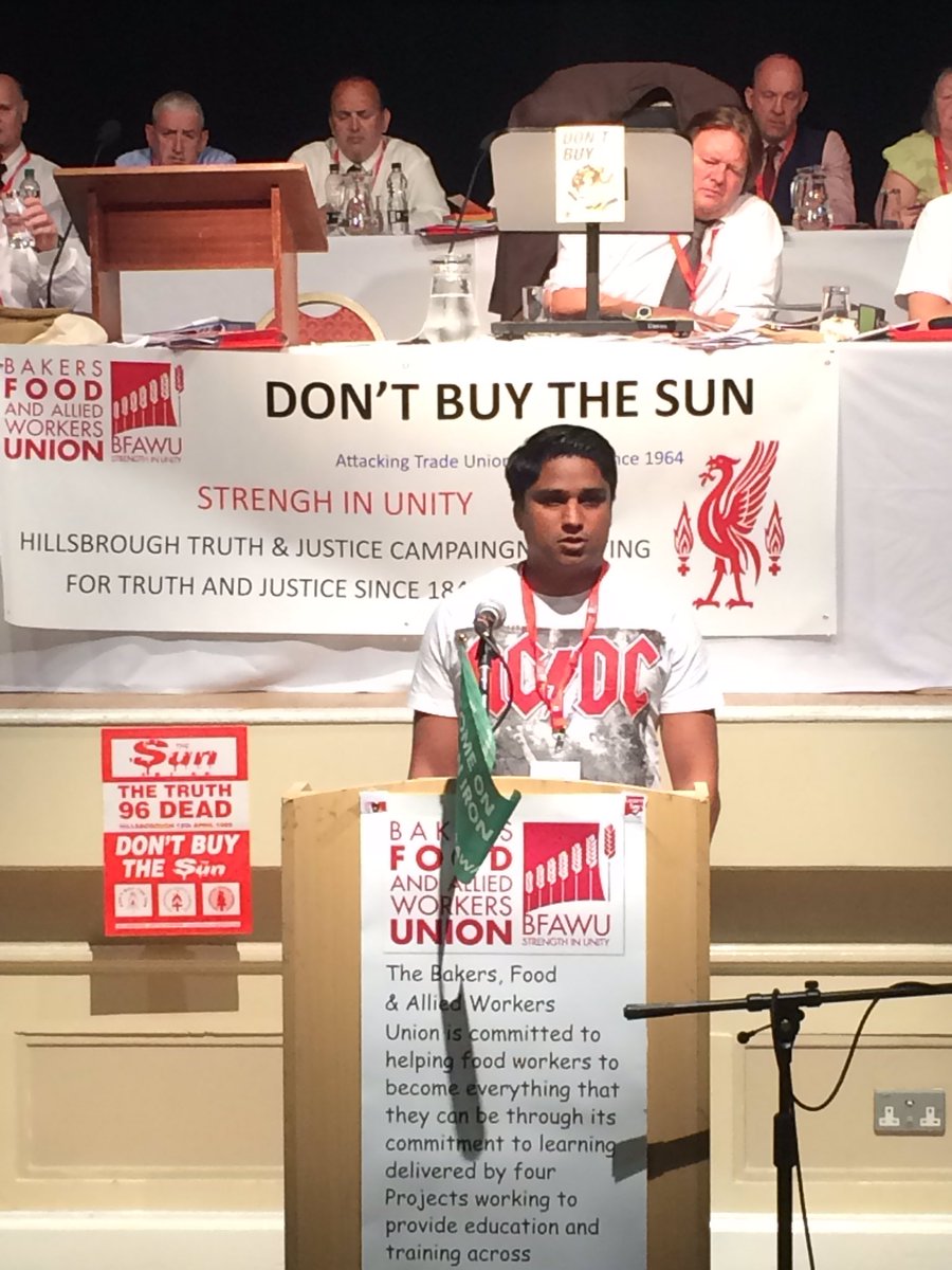 resistunite's tweet photo. Standing ovation for Kumaran Bose - sacked by Samworth's #NoVictimisation #ReinstateKumaran @IanBFAWU @Ronniebfawu https://t.co/lEUZYwSrSw