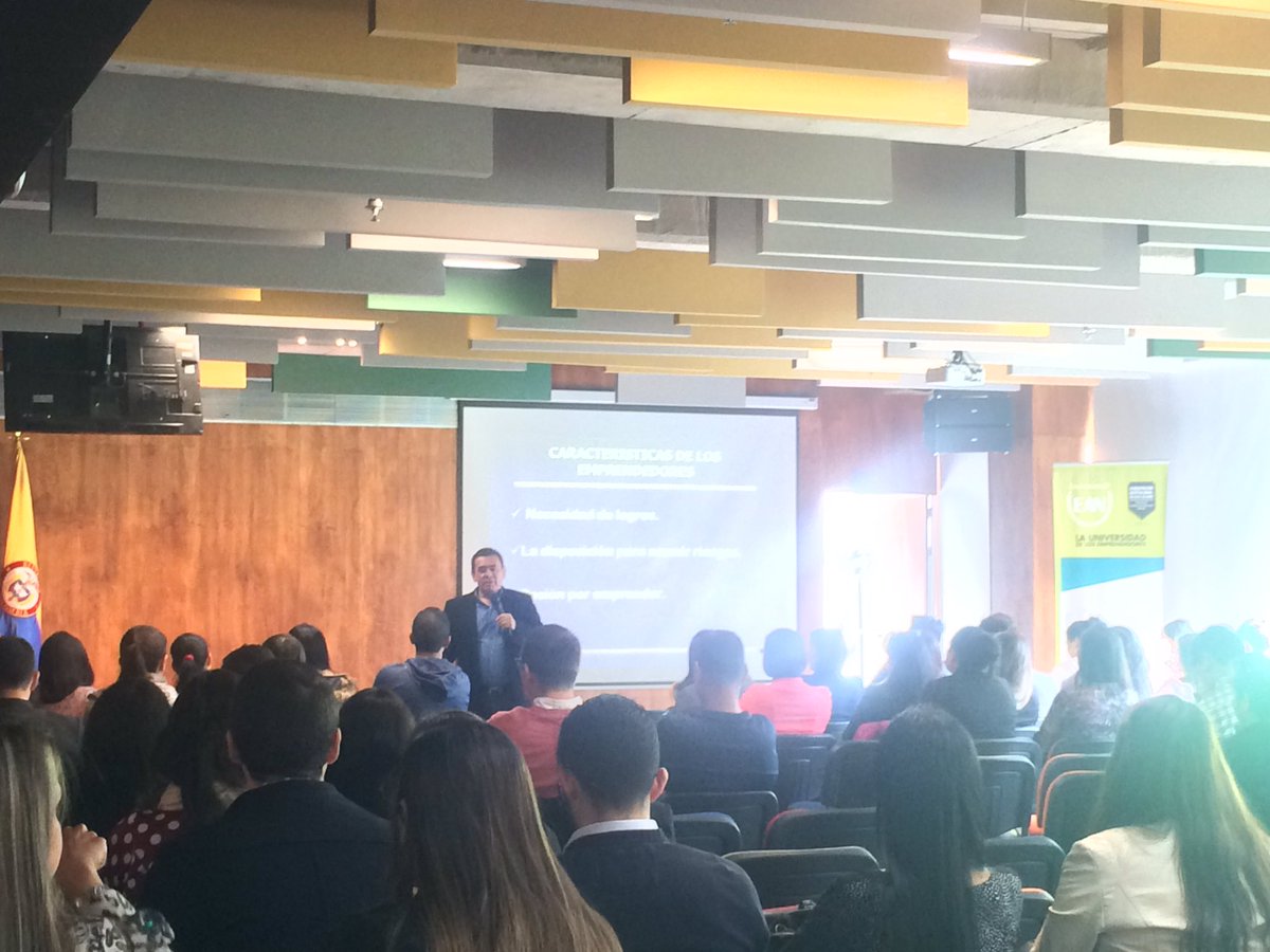 joannaprieto's tweet photo. Yo acá con mis emprendedores #TecyCom de la @UniversidadEAN ¡pasión por emprender un domingo! 💪 https://t.co/shDQVZWmb0