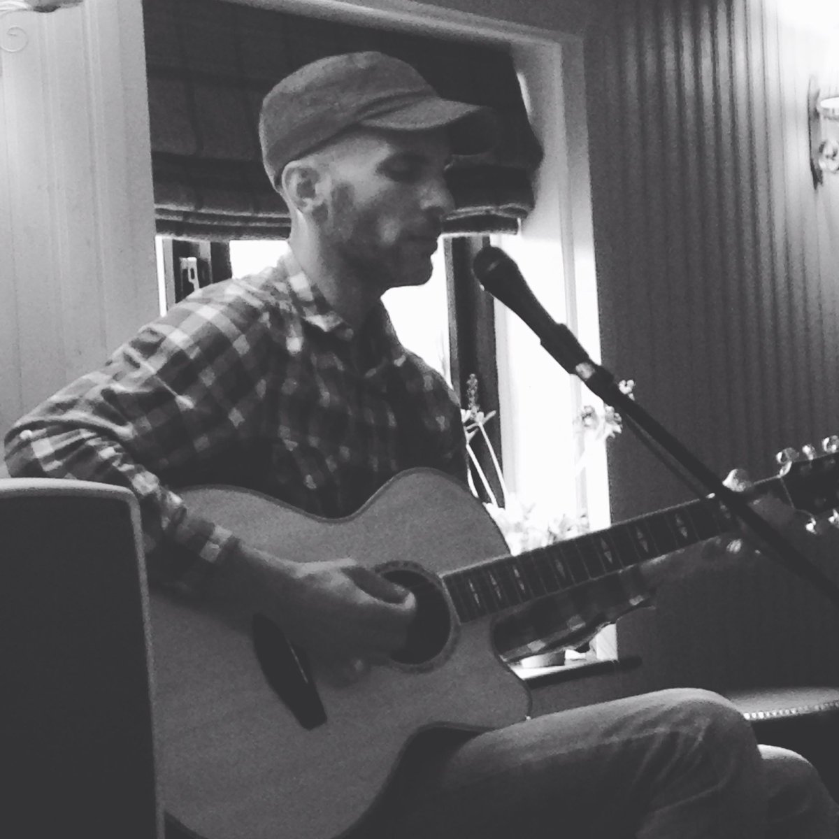 <a href="/paulbytheway/">Bytheway</a> playing live right now <a href="/EgertonArmsLB/">Egerton Arms Little Budworth</a> #Sundaysessions