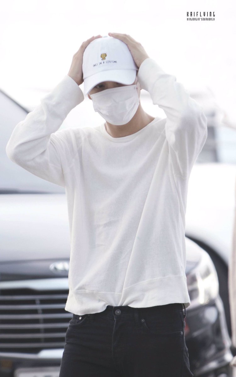 _KaiFlying's tweet photo. [HD]150528 ICN #KAI https://t.co/mxR20E0FRK