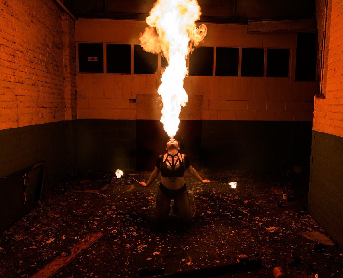_Alex_Chapman's tweet image. A shot from my fire showreel. So happy. #fireperformer #fire @kerrangradio keep an eye out for the video!! 🔥