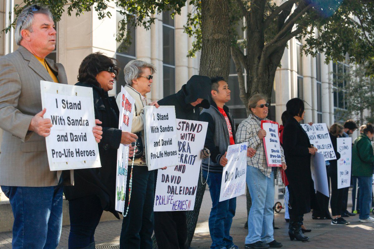 Slate's tweet photo. Since Texas cut Planned Parenthood’s HIV program, Houston hasn't tested anyone: https://t.co/N44el0rM4g https://t.co/Who7WjQuOh