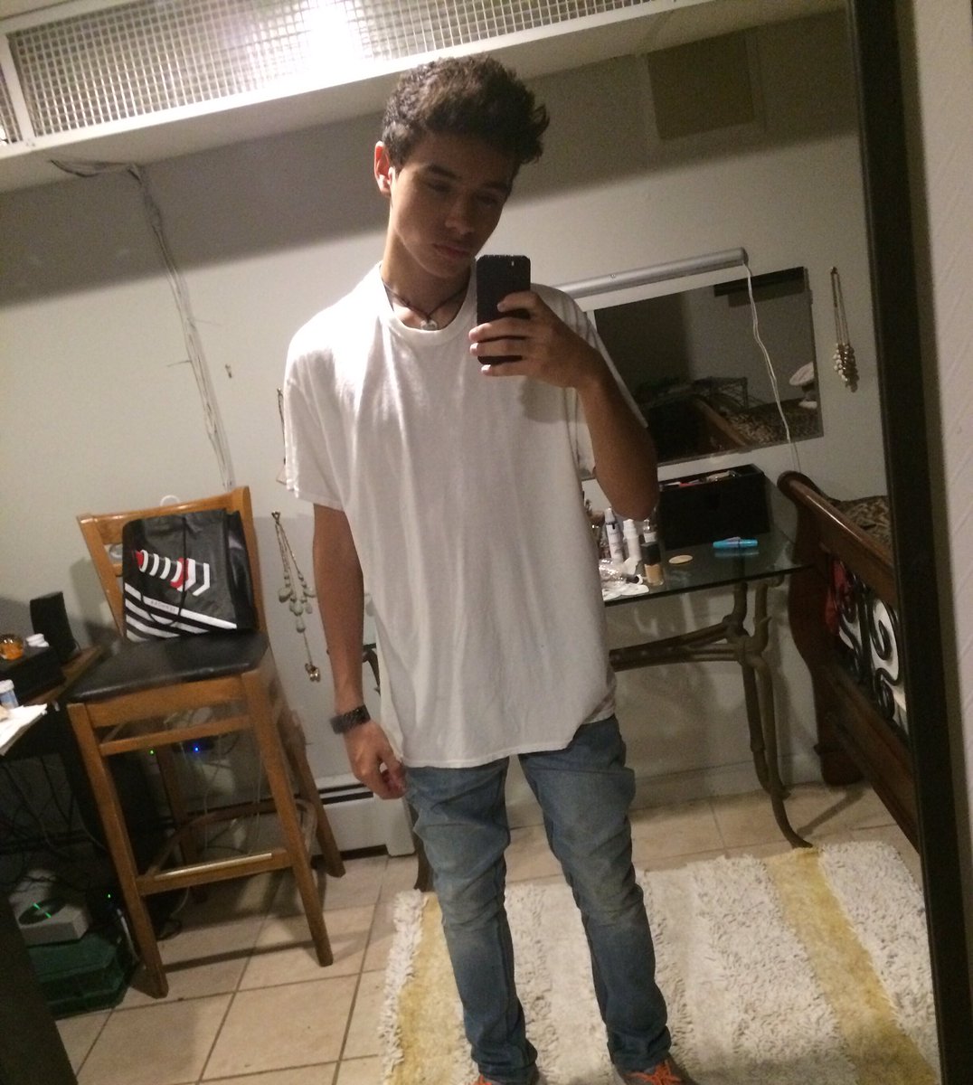 Bootyologist48's tweet image. By request 😂🇨🇴🇨🇷#hispanicboysbreaktheinternet