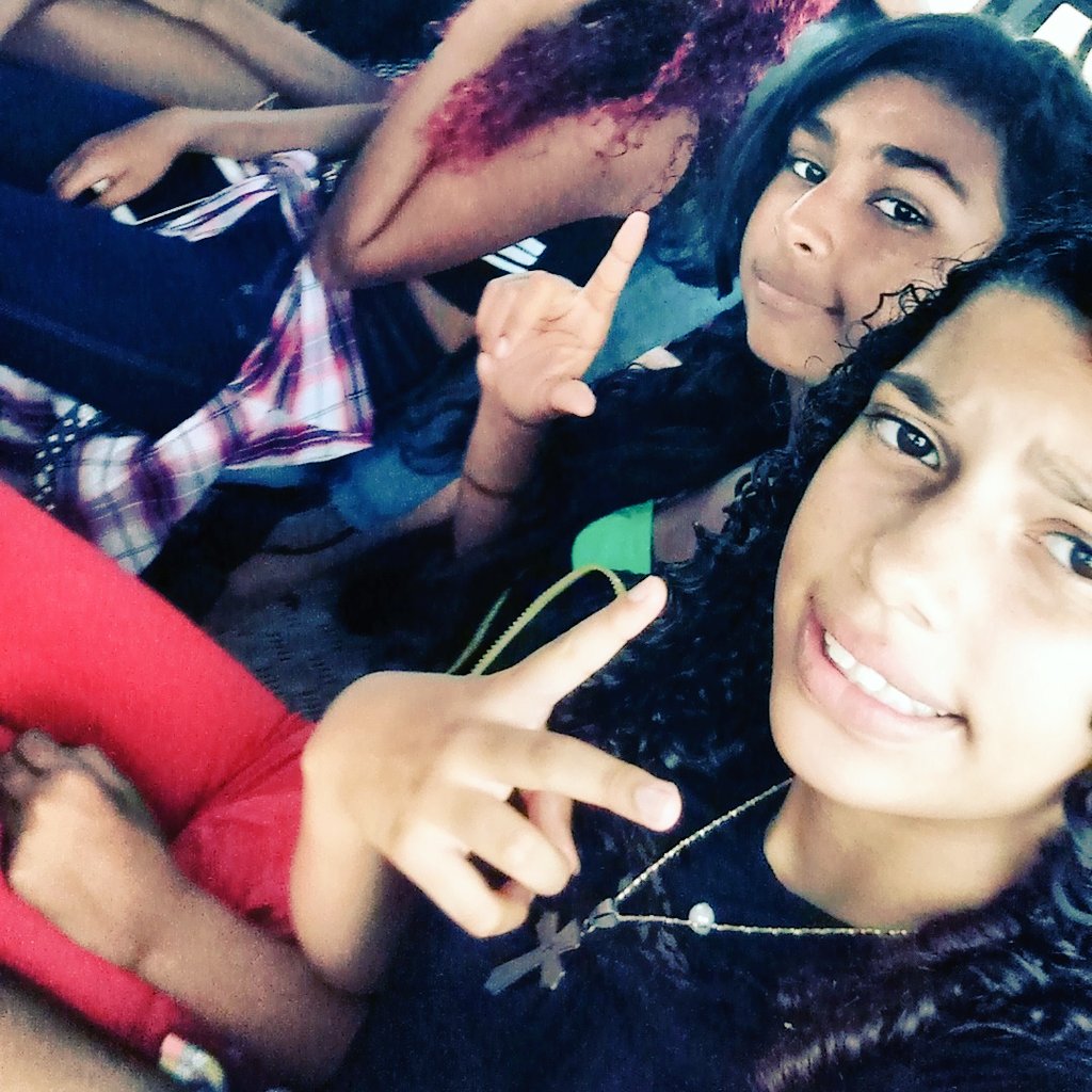 brunnasantthony's tweet image. Amigas 💜