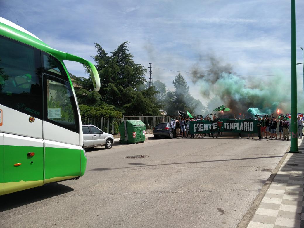 Así han recibido los aficionados del jerez al equipo!! <a href="/Frentemplario/">Frente Templario</a>