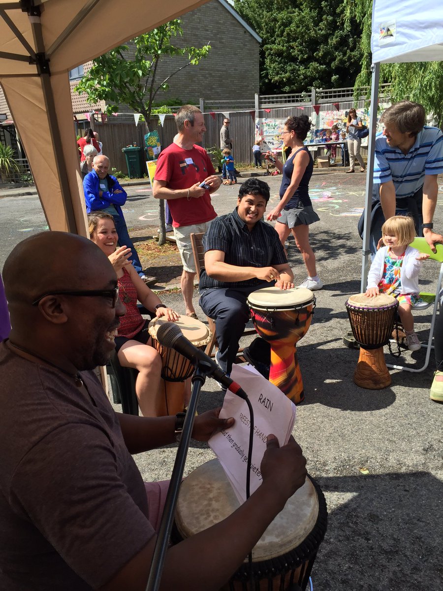 alonorbach's tweet photo. Lot of fun at the Heath View street party today. @ArjunMittra turns out to have some musical talent! #EastFinchley https://t.co/dtqlBuhCl1