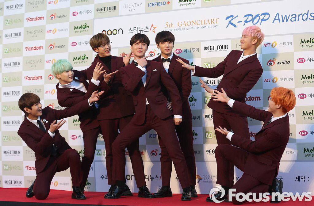 Бтс 2014. Втс тэхен. Бтс тэхен смешной. Группа бтс 2013. Бтс веселые.