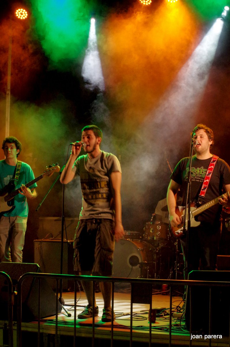 Ahir al concert de Vic vàrem dedicar un tema a l'#AcampadaEsfosa i vam felicitar el naixement d'<a href="/ArranManlleu/">Arran Manlleu</a>!