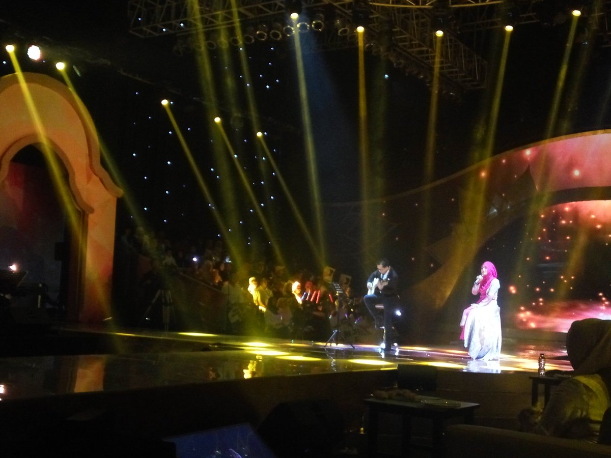 Malam #GFSunsilkHijabHunt semakin meriah dengan penampilan dari <a href="/FatinSL/">Fatin Shidqia Lubis</a>