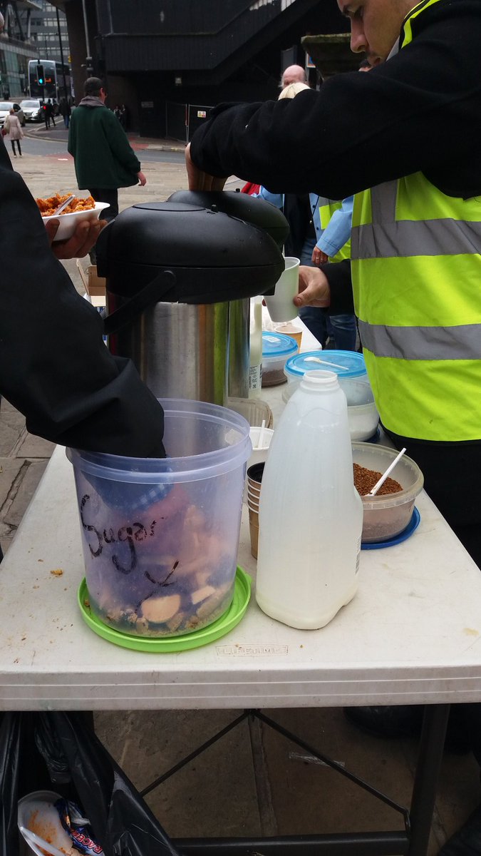 Coffee4Craig's tweet photo. Sunday #streetkitchen lots of amazing food food cheer and support #helpinghomless https://t.co/nvkRJQkDQm