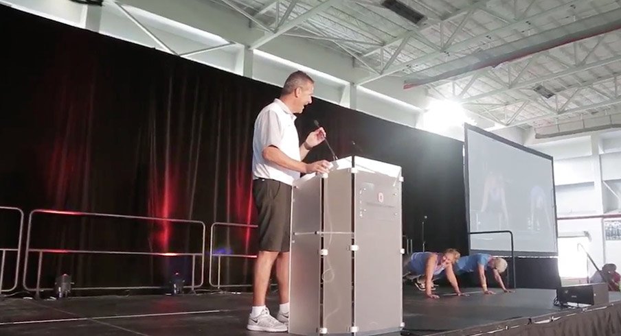 Video: Urban Meyer Hands out Pushups to Two Ladies Who Showed up in Blue to Ohio Stat... feedproxy.google.com/~r/ElevenWarri…